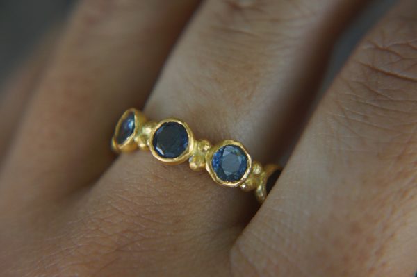 blue sapphires ring// gold sapphire ring//blue sapphire gold ring//stones ring//24k gold ring//fine gold ring//multi stone blue sapphires