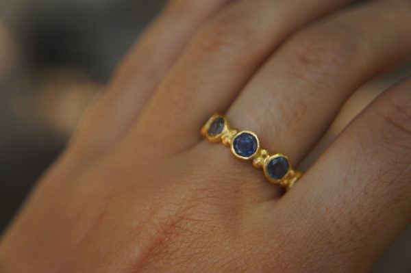 blue sapphires ring// gold sapphire ring//blue sapphire gold ring//stones ring//24k gold ring//fine gold ring//multi stone blue sapphires