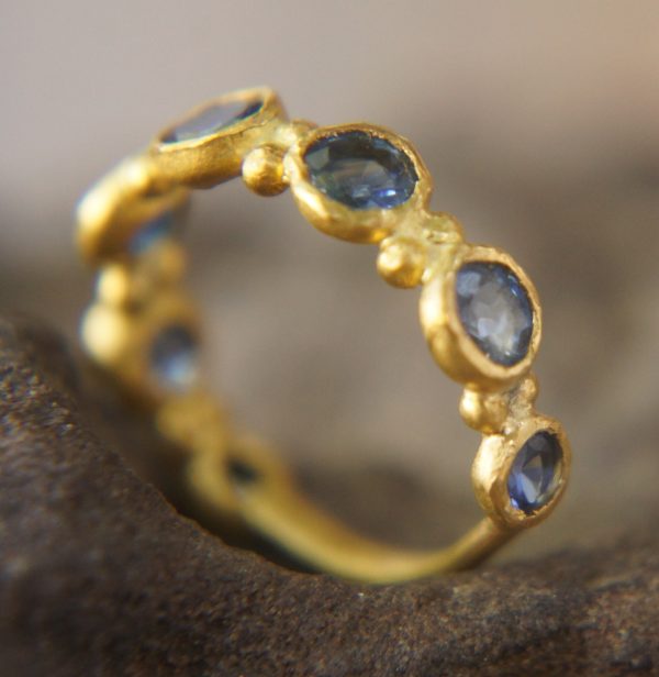 blue sapphires ring// gold sapphire ring//blue sapphire gold ring//stones ring//24k gold ring//fine gold ring//multi stone blue sapphires