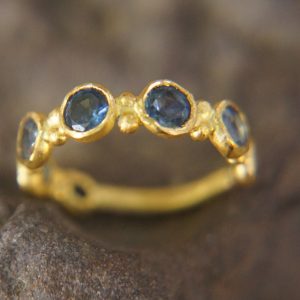 blue sapphires ring// gold sapphire ring//blue sapphire gold ring//stones ring//24k gold ring//fine gold ring//multi stone blue sapphires