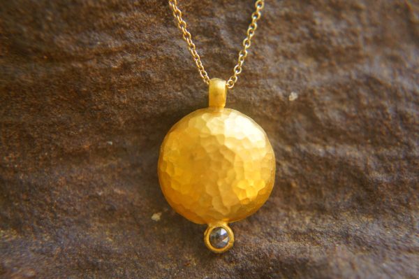 24k gold diamond round pendant//24k gold and champagne diamond necklace//gold circle pendant//gold hammered pendant//gold round pendant