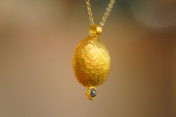 24k gold diamond round pendant//24k gold and champagne diamond necklace//gold circle pendant//gold hammered pendant//gold round pendant