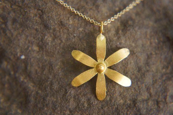 22k gold flower pendant//flower gold pendant//22k solid gold pendant//solid gold necklace//22k gold flower chain//gold flower necklace