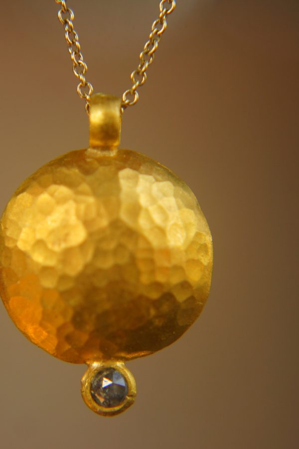 24k gold diamond round pendant//24k gold and champagne diamond necklace//gold circle pendant//gold hammered pendant//gold round pendant