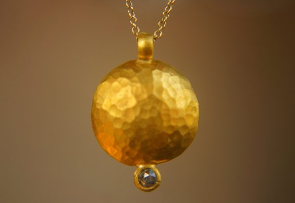 24k gold diamond round pendant//24k gold and champagne diamond necklace//gold circle pendant//gold hammered pendant//gold round pendant