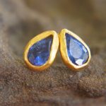24k blue sapphire studs//24k gold earrings//24k gold drop sapphire//gold stud earrings//24k gold earrings//24k studs//boho artisan studs