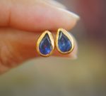 24k blue sapphire studs//24k gold earrings//24k gold drop sapphire//gold stud earrings//24k gold earrings//24k studs//boho artisan studs