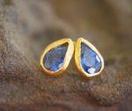 24k blue sapphire studs//24k gold earrings//24k gold drop sapphire//gold stud earrings//24k gold earrings//24k studs//boho artisan studs