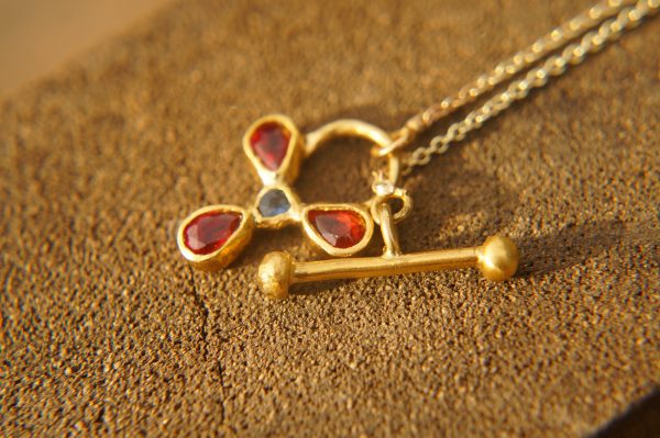 24k gold pendant/red sapphire sapphire//gold artisan pendant//blue sapphire flower pendant//multi stone pendant//artisan gold floral pendant