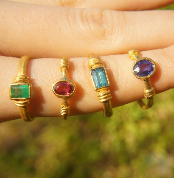 24k gold purple-blue sapphire ring//artisan purple-blue sapphire ring//24k gold ring//24k gold hand made sapphire ring