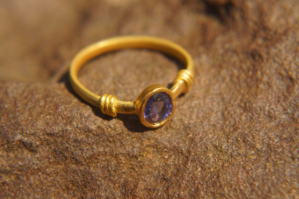 24k gold purple-blue sapphire ring//artisan purple-blue sapphire ring//24k gold ring//24k gold hand made sapphire ring