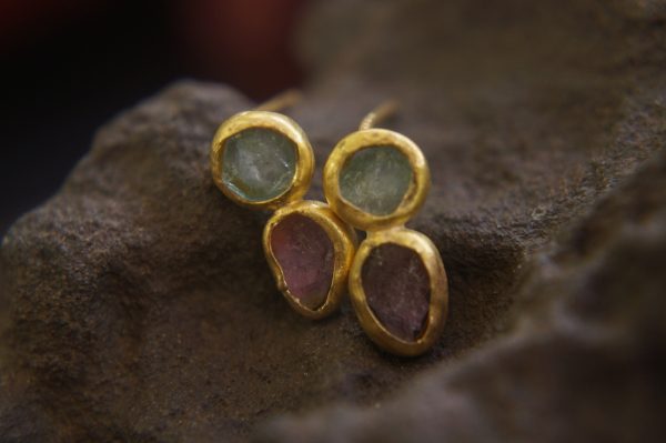 solid 24k gold//raw tourmaline Studs//multicolor tourmaline// Earrings-stud earrings//24k gold earrings//raw gem earrings//everyday studs