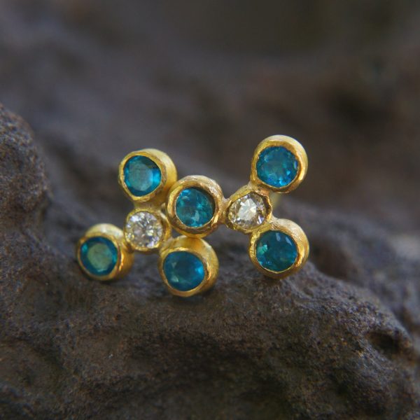 24k gold white moissoanite and neon apatite studs//gold blue gems studs//blue apatite and white moissanite earrings//24k gold jewelry