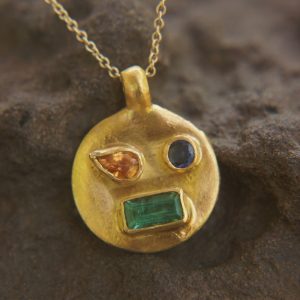 solid 24k gold pendant//gold emerald sapphire necklace//artisan gold handmade//24k gold pendant//24k gold pendant//emerald pendant//24k gold
