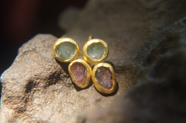 solid 24k gold//raw tourmaline Studs//multicolor tourmaline// Earrings-stud earrings//24k gold earrings//raw gem earrings//everyday studs