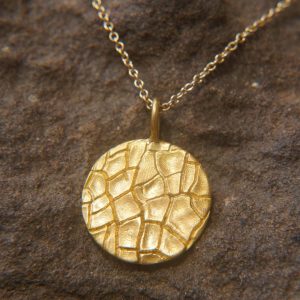 22k round cracked earth texture pendant//gold necklace//22k gold texture circle pendant//everyday disc pendant//solid gold circle pendant