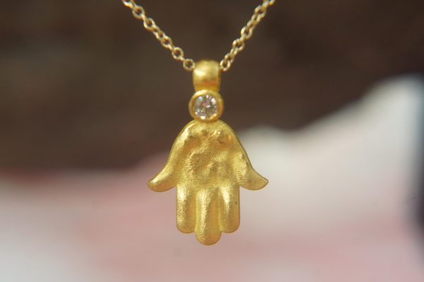 22k gold hamsa pendant//22k gold diamond pendant//gold evil eye pendant//artisan gold pendant//handmade hamsa pendant