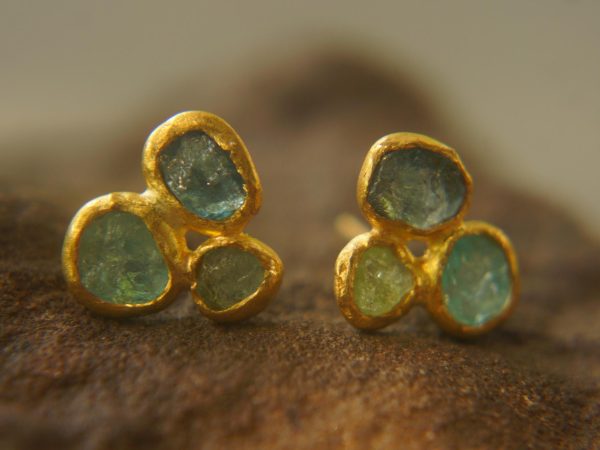 solid 24k gold//raw tourmaline Studs//multicolor tourmaline// Earrings-stud earrings//24k gold earrings//raw gem earrings//everyday studs