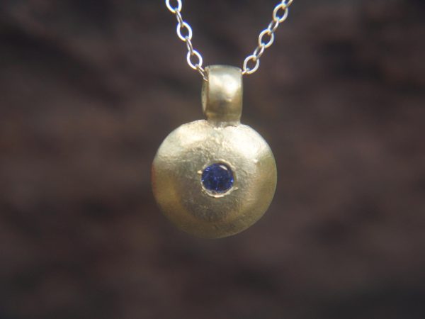 round 14k white gold//14k gold sapphire pendant//14k gold sapphire charm //round sapphire pendant//blue sapphire necklace//round sapphire