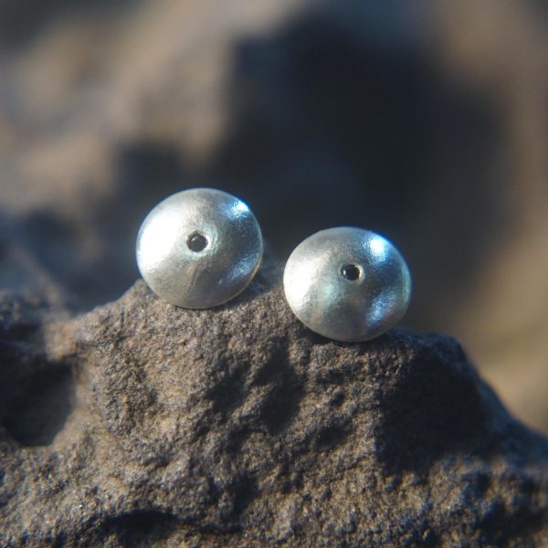round 14k white gold//14k gold sapphire earrings//14k gold stud earrings//14k gold earrings//sapphire blue earrings//round sapphire earring