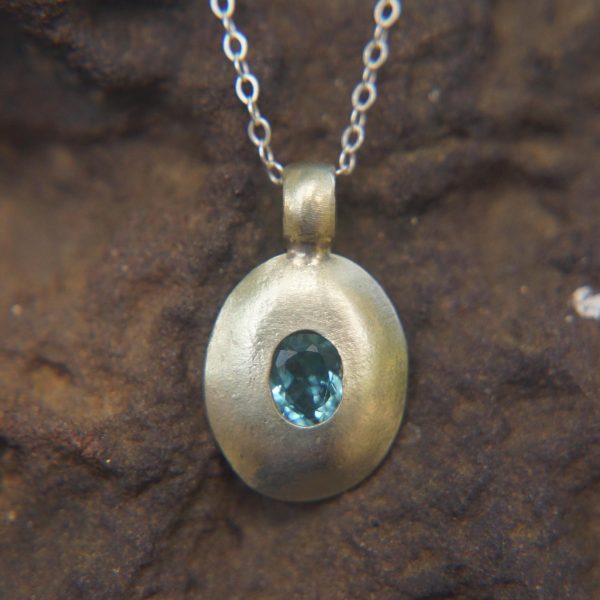 round 14k white gold//14k gold sapphire pendant//14k gold sapphire charm //round sapphire pendant//blue sapphire necklace//round sapphire