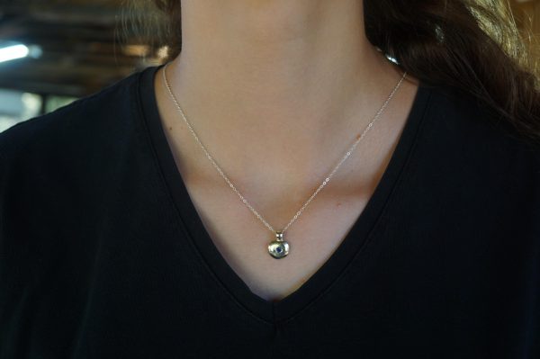 round 14k white gold//14k gold sapphire pendant//14k gold sapphire charm //round sapphire pendant//blue sapphire necklace//round sapphire