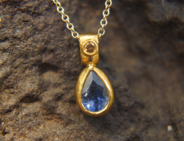 24k gold blue sapphire and diamond pendant//pear blue sapphire pendant//diamond gold necklace//artisan sapphire pendant