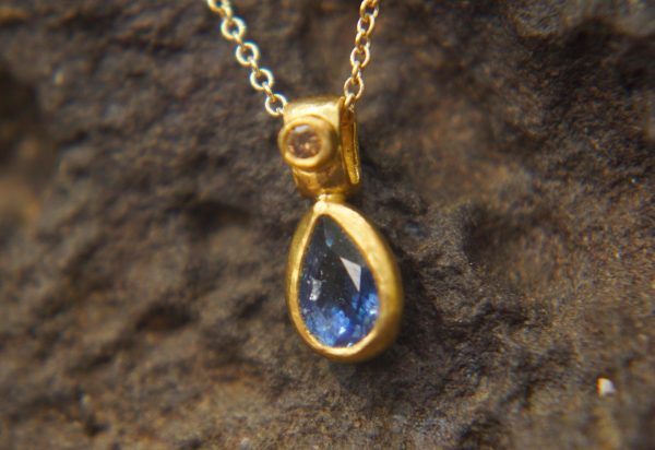 24k gold blue sapphire and diamond pendant//pear blue sapphire pendant//diamond gold necklace//artisan sapphire pendant