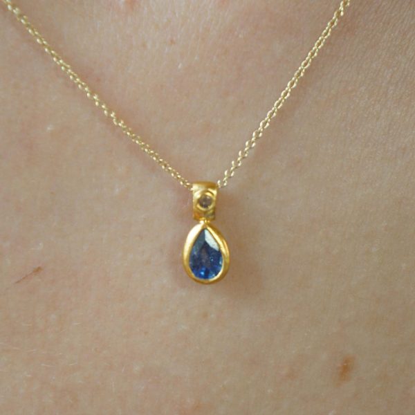 24k gold blue sapphire and diamond pendant//pear blue sapphire pendant//diamond gold necklace//artisan sapphire pendant