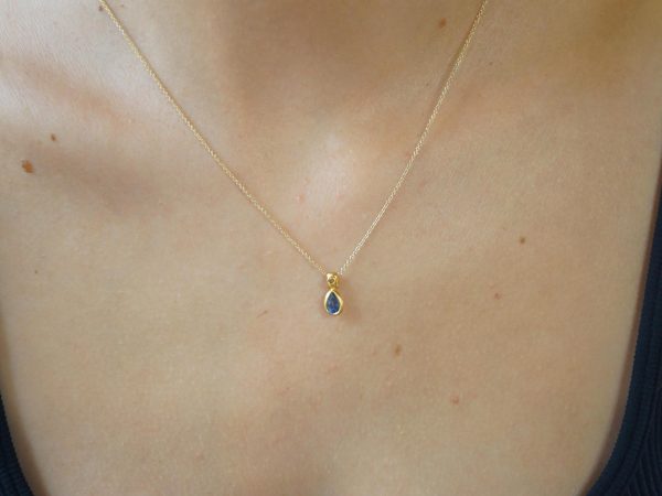 24k gold blue sapphire and diamond pendant//pear blue sapphire pendant//diamond gold necklace//artisan sapphire pendant