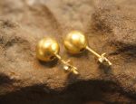 24k gold ball studs//ball gold studs//artisan gold studs//24k gold earrings//ball gold earrings//solid gold sphere studs