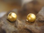 24k gold ball studs//ball gold studs//artisan gold studs//24k gold earrings//ball gold earrings//solid gold sphere studs