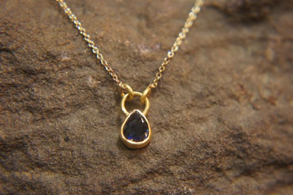 24k gold blue sapphire//pear blue sapphire pendant//drop blue sapphire gold necklace//artisan sapphire pendant