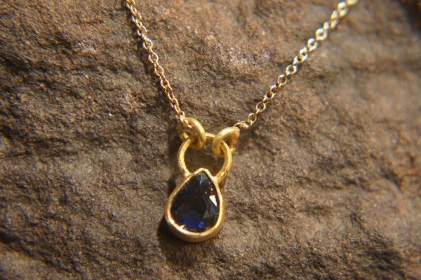 24k gold blue sapphire//pear blue sapphire pendant//drop blue sapphire gold necklace//artisan sapphire pendant