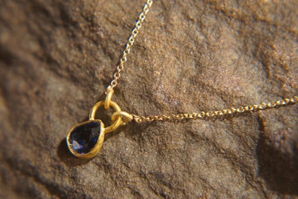 24k gold blue sapphire//pear blue sapphire pendant//drop blue sapphire gold necklace//artisan sapphire pendant