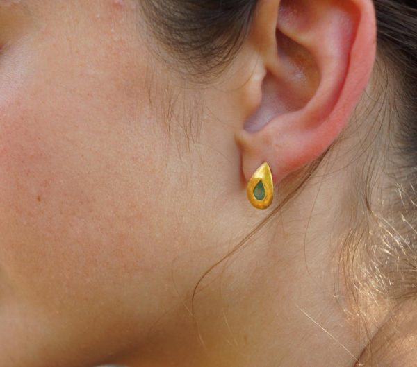 24k gold drop emerald earrings//solid 24k gold//drop emerald gold Studs//green emerald Earrings//24k gold earrings//hand made studs