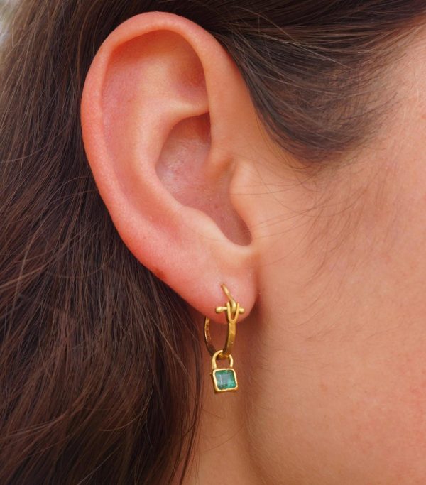 22k gold emerald hoops//gold emerald square hoops//artisan gold emerald earrings//handmade artisan gold hoops//22k gold emerald earrings