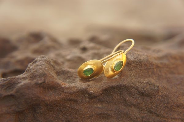 24k gold emerald dangles//gold disk dangles//handmade gold earrings//emerald dangles//Oval emerald gold earrings//Oval 24k gold dangles