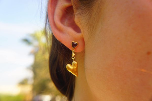 24k gold studs heart and Red Garnet stone, hammered gold studs, artisan gold studs, 24k gold earrings, Red Garnet heart studs