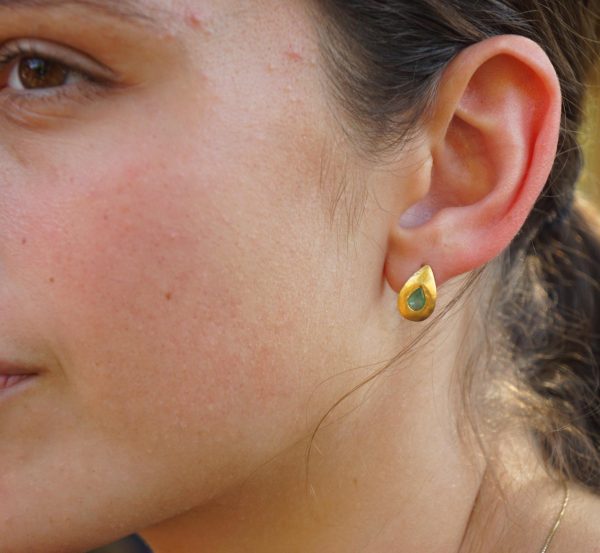 24k gold drop emerald earrings//solid 24k gold//drop emerald gold Studs//green emerald Earrings//24k gold earrings//hand made studs