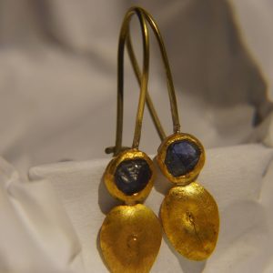 solid gold drop earrings//blue sapphire Earrings//Gold Dangle & Drop Earrings//blue earrings//24k gold earrings// 24ct earrings with stone