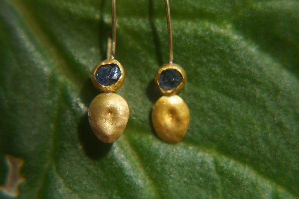 solid gold drop earrings//blue sapphire Earrings//Gold Dangle & Drop Earrings//blue earrings//24k gold earrings// 24ct earrings with stone