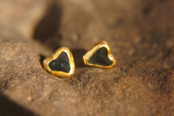 solid gold//blue tourmaline Studs//24k gold Earrings//blue tourmaline//gold stud earrings//24k gold earrings//tourmaline solid gold earrings