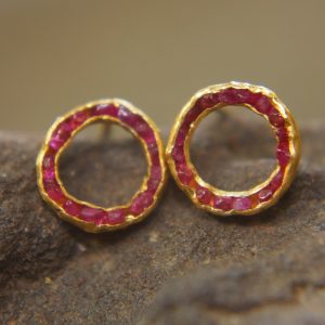 22k solid gold//red ruby Studs//22k gold Earrings//gold ruby studs//gold stud earrings//22k gold earrings//raw ruby//solid gold earring