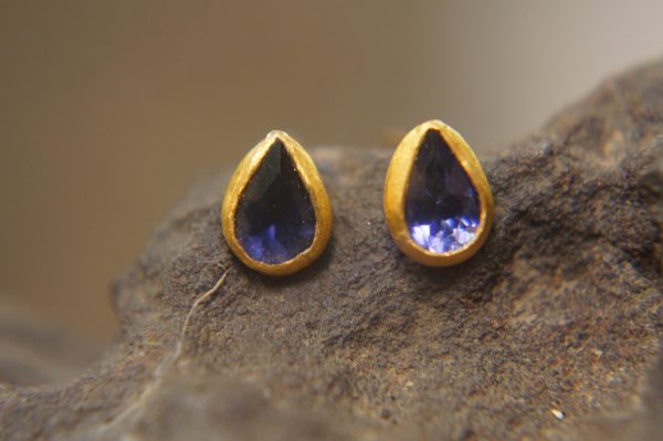 solid 24k gold drop earrings//blue Tanzanite Earring//Gold Studs//24k gold stud earrings//solid gold earrings//24k stud //blue drop earrings