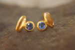 24k solid gold//blue sapphire studs//blue sapphire Earrings//gold stud earrings//2k gold earrings//sapphire earrings //24k gold earring