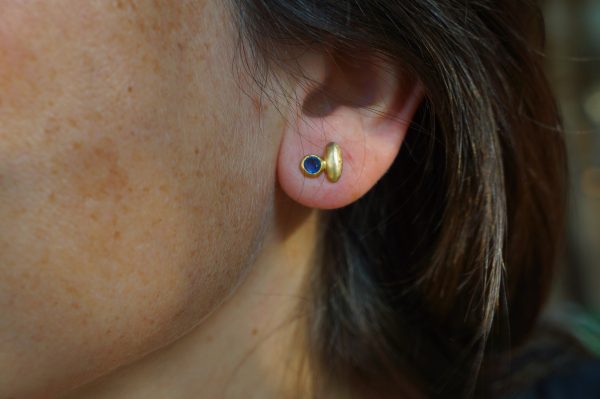 24k solid gold//blue sapphire studs//blue sapphire Earrings//gold stud earrings//2k gold earrings//sapphire earrings //24k gold earring