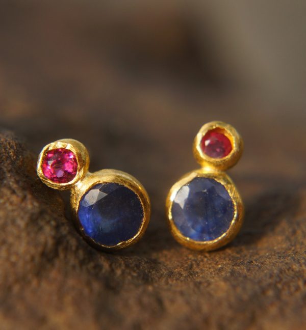 24k solid gold//sapphire ruby studs//blue sapphire Earrings//stud earrings//gold earrings//sapphire earrings //24k gold earring//gold ruby