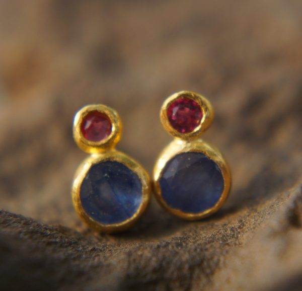 24k solid gold//sapphire ruby studs//blue sapphire Earrings//stud earrings//gold earrings//sapphire earrings //24k gold earring//gold ruby
