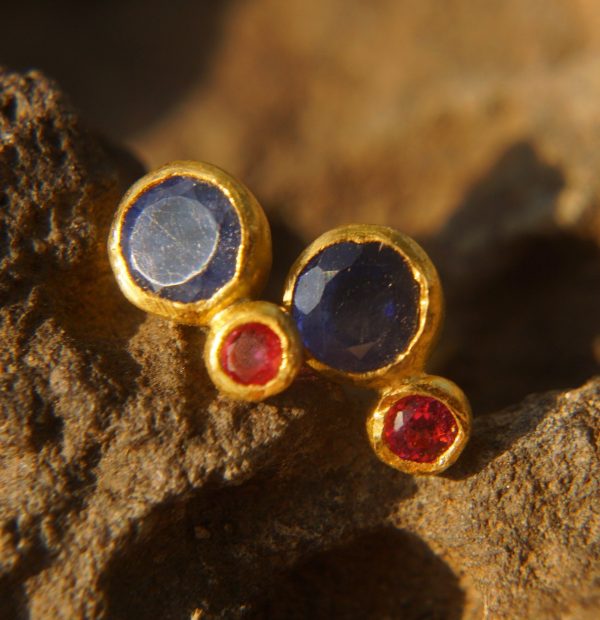 24k solid gold//sapphire ruby studs//blue sapphire Earrings//stud earrings//gold earrings//sapphire earrings //24k gold earring//gold ruby